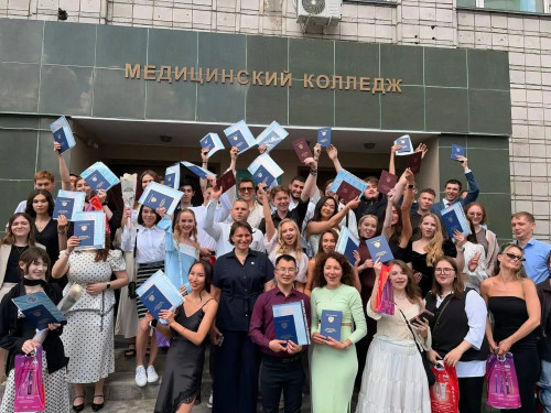 Выпуск специалистов в "Новосибирском медицинском колледже"